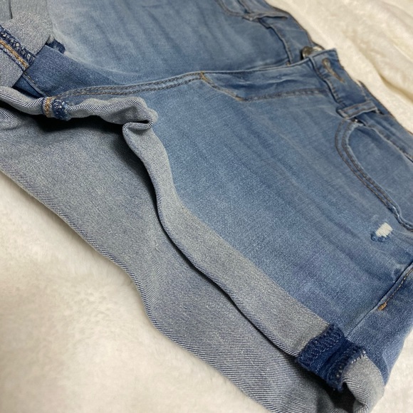 Shorts - Picture 2 of 4